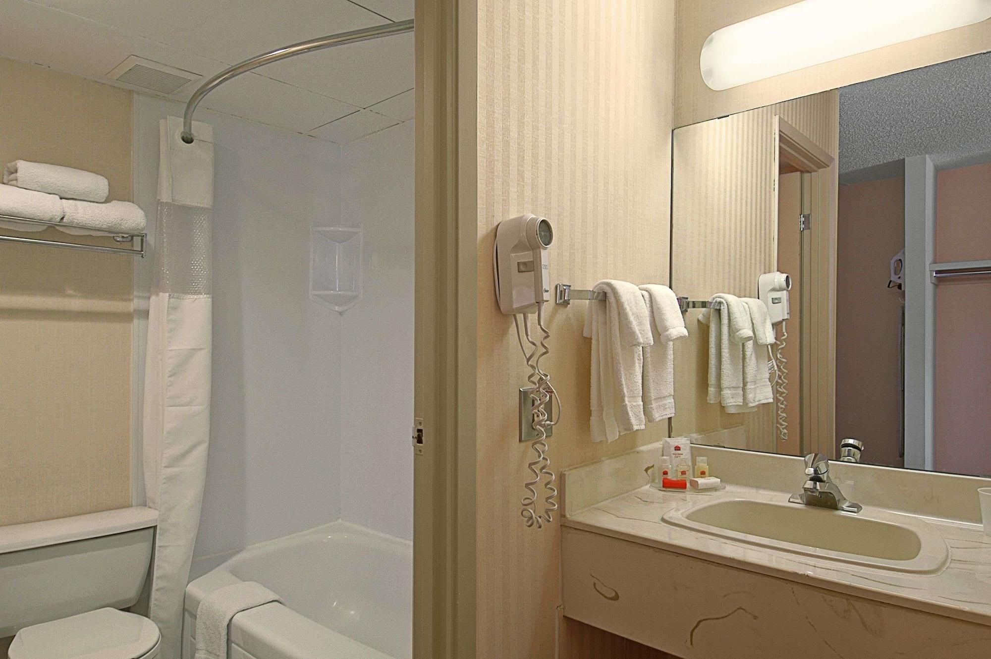 Ramada Limited Hotel 2*