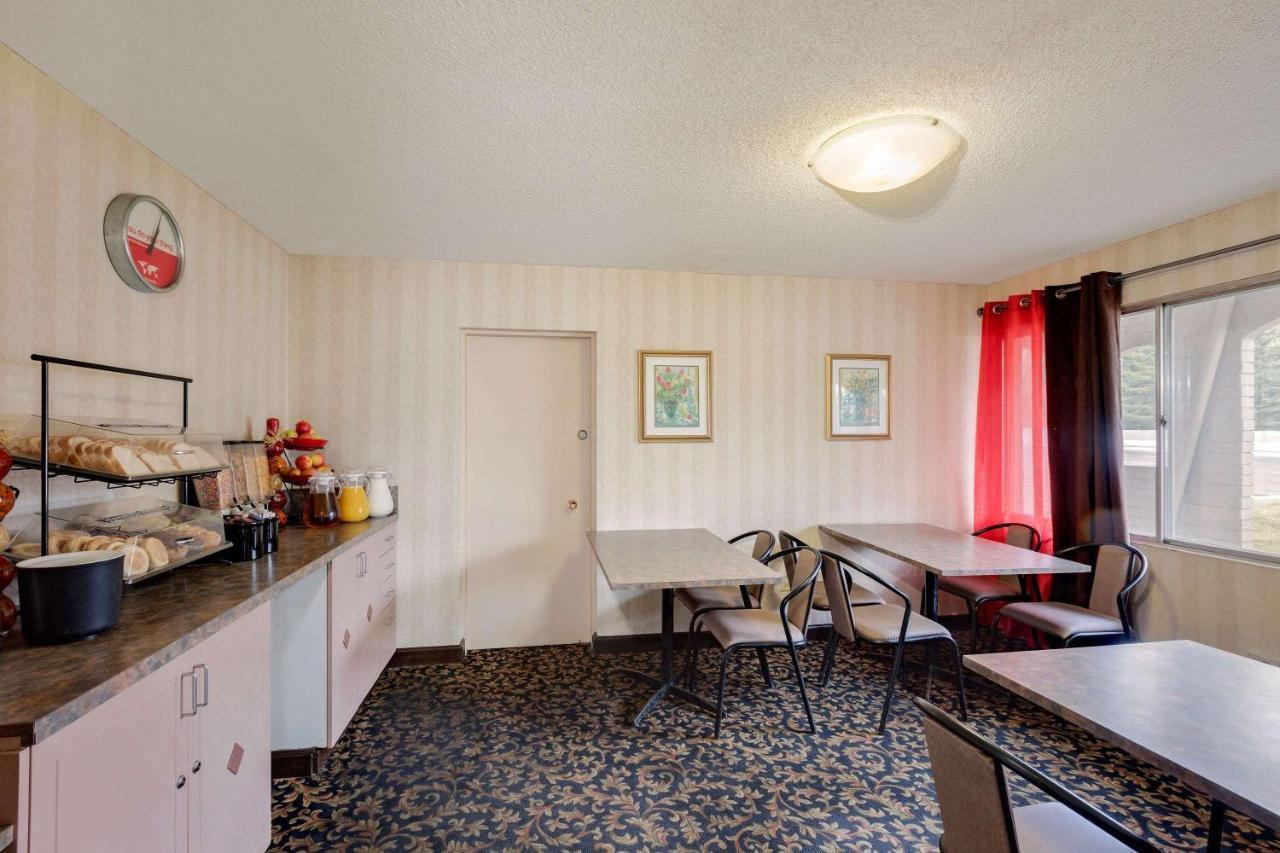 Ramada Limited 2* Calgary